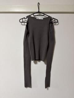 ZARA グレー 肩空き リブトップス 袖スリットのサムネイル