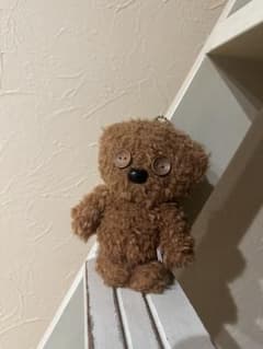 ブラウンのボタン目ぬいぐるみ キーチェーン付きのサムネイル