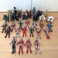 ❁在庫一掃SALE❁ ウルトラマン　ソフビ　まとめ売り　51体＋おまけ付き ウルトラマン 怪獣 ソフビ 26体＋おまけ4体 - メルカリ