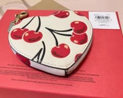 新品COACH ボックスド ハート コイン パース チェリー - メルカリ