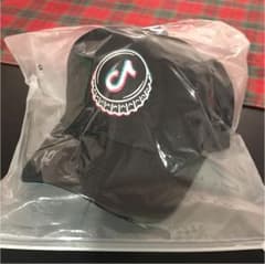 tik tok  キャップ 新品未使用 非売品のサムネイル