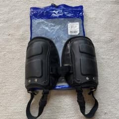 ミズノ審判用足甲ガード(硬式、軟式、そふと兼用)のサムネイル