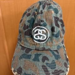 Stussy迷彩柄キャップ刺繍ロゴ付き - メルカリ