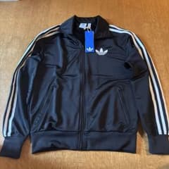 adidasトラックジャケットMサイズのサムネイル
