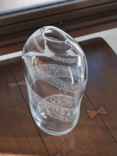 片桐芳明　ガラス　花瓶　宙吹き技法　稀少　華道具　現代芸術　Q1997 片桐芳明 ガラス 花瓶 宙吹き技法 稀少 華道具 現代芸術 Q1997 - メルカリ