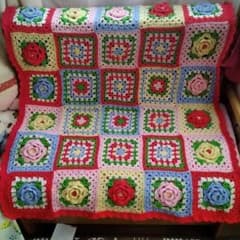 ハンドメイド　薔薇のモチーフ編み　ブランケットのサムネイル