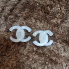 CHANEL ロゴスタッドピアスのサムネイル