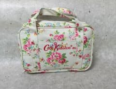 新品未使用　Cath Kidston フラワープリントバッグポーチのみのサムネイル