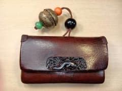 煙草入／鯰前金具／木の実金工細工根付 煙草入／鯰前金具／木の実金工細工根付 - メルカリ