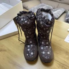 ブラウン スノーブーツ 雪の結晶模様のサムネイル