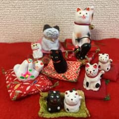 小さな猫さんの置物٩( ᐛ )وのサムネイル