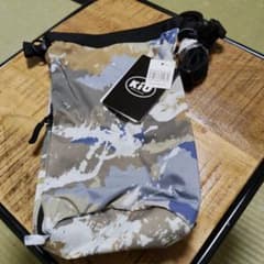 KiU ショルダーバッグ 迷彩柄 新品未使用のサムネイル