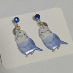 セキセイインコ 青×白 イヤリングのサムネイル