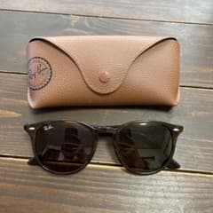 Ray-Ban サングラスのサムネイル