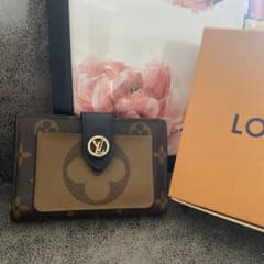 Louis Vuitton 二つ折り財布のサムネイル