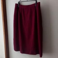 ボルドー色の膝丈スカートのサムネイル