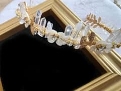 クリスタルと花のカチューシャ