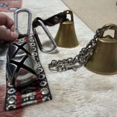 熊鈴 登山 アウトドア用 金属製ベル カラビナ付きのサムネイル