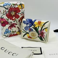 【極美品】GUCCI フローラルプリント コンパクトウォレット 限定品 極美品】GUCCI フローラルプリント コンパクトウォレット 限定品