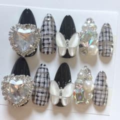 現品限り/ツイード柄♡蝶々×ビジューネイルのサムネイル