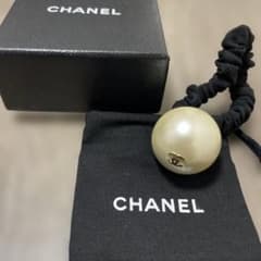 CHANEL ロゴ入りパールヘアゴム レア品未使用 - メルカリ