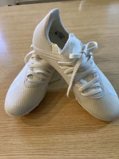 美品　ホワイト　サッカーシューズ　adidas23cm 男女　ほぼ未使用のサムネイル