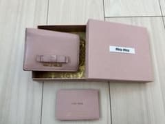 【最安】MIUMIU二つ折り財布ピンクベージュゴールドリボンレザーのサムネイル