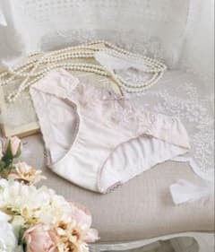 新品未使用　Risa Magli サニタリーショーツのサムネイル