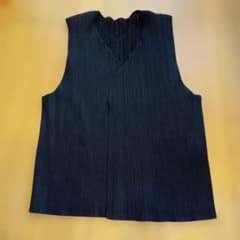 PLEATS PLEASE イッセイミヤケ ベスト ジレ PLEATS PLEASEイッセイミヤケ ベスト ジレ ブラック3 - メルカリ