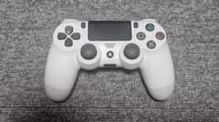 SONY PS4純正コントローラー DUALSHOCK4 ホワイト【アダプタ付】のサムネイル