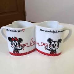 ミッキーとミニーのマグカップのサムネイル