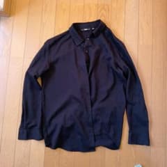 【お値下げ】UNIQLO ブラック 長袖シャツ Mサイズのサムネイル