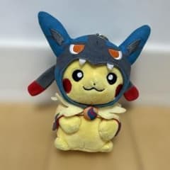 メガルカリオポンチョを着たピカチュウ ぬいぐるみマスコット ポケモン