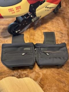 THRASHIN製のブラックナイロンサドルバッグのサムネイル