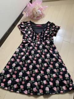 花柄ワンピースのサムネイル