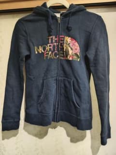 THE NORTH FACE ジップアップパーカー 花柄ロゴ ネイビー Sのサムネイル