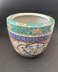 伊万里焼　十錦手　金彩色絵　粉彩松梅紋　火鉢　睡蓮鉢　骨董　美品　火箸付き 伊万里焼 十錦手 金彩色絵 粉彩松梅紋 火鉢 睡蓮鉢 骨董 美品 火箸付き