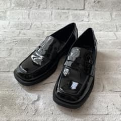ZARA エナメルローファー　ブラック 38サイズ　スクエアトゥのサムネイル
