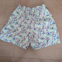 UNIQLO 花柄 ハーフパンツ 160のサムネイル