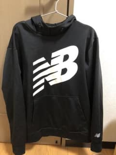【NEWBALANCE】黒パーカーのサムネイル