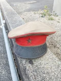 軍帽　軍隊　日本軍　軍人　戦争　赤とベージュの星付き帽子 Amazon | 第二次世界大戦 日本帝国陸軍将校用制帽 ギャバジン製 茶褐色 個人装備