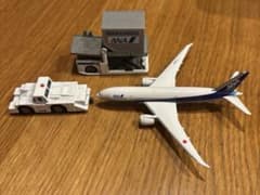 Welly ANA飛行機と空港車両 2台セットのサムネイル