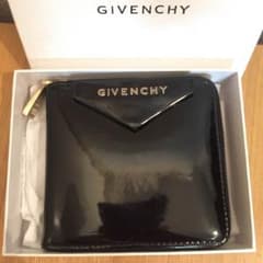 GIVENCHY エナメル二つ折りサイフのサムネイル
