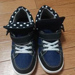 スニーカーのサムネイル