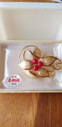 本サンゴのブローチのサムネイル
