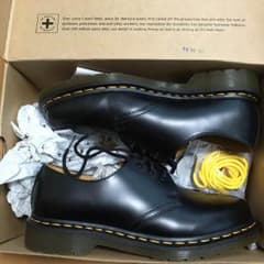 Dr. Martens 3ホールのサムネイル