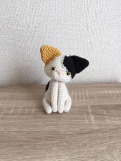 ハンドメイド あみぐるみ 三毛猫 ぬいぐるみのサムネイル