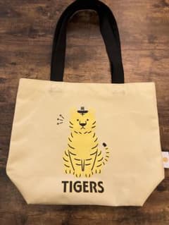 阪神タイガース　ファミリーデイ　入場特典　トートバッグのサムネイル