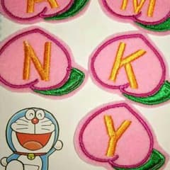 桃のワッペン、イニシャルいり。のサムネイル