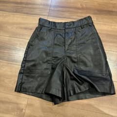 フェイクレザーショートパンツ クロのサムネイル